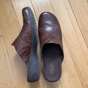 Clarks Brown Slip On Leather Clogs - Size 10 Narrow